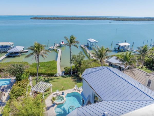 Bay to Gulf  Luxury Five Bedroom Vacation Home with Pool
